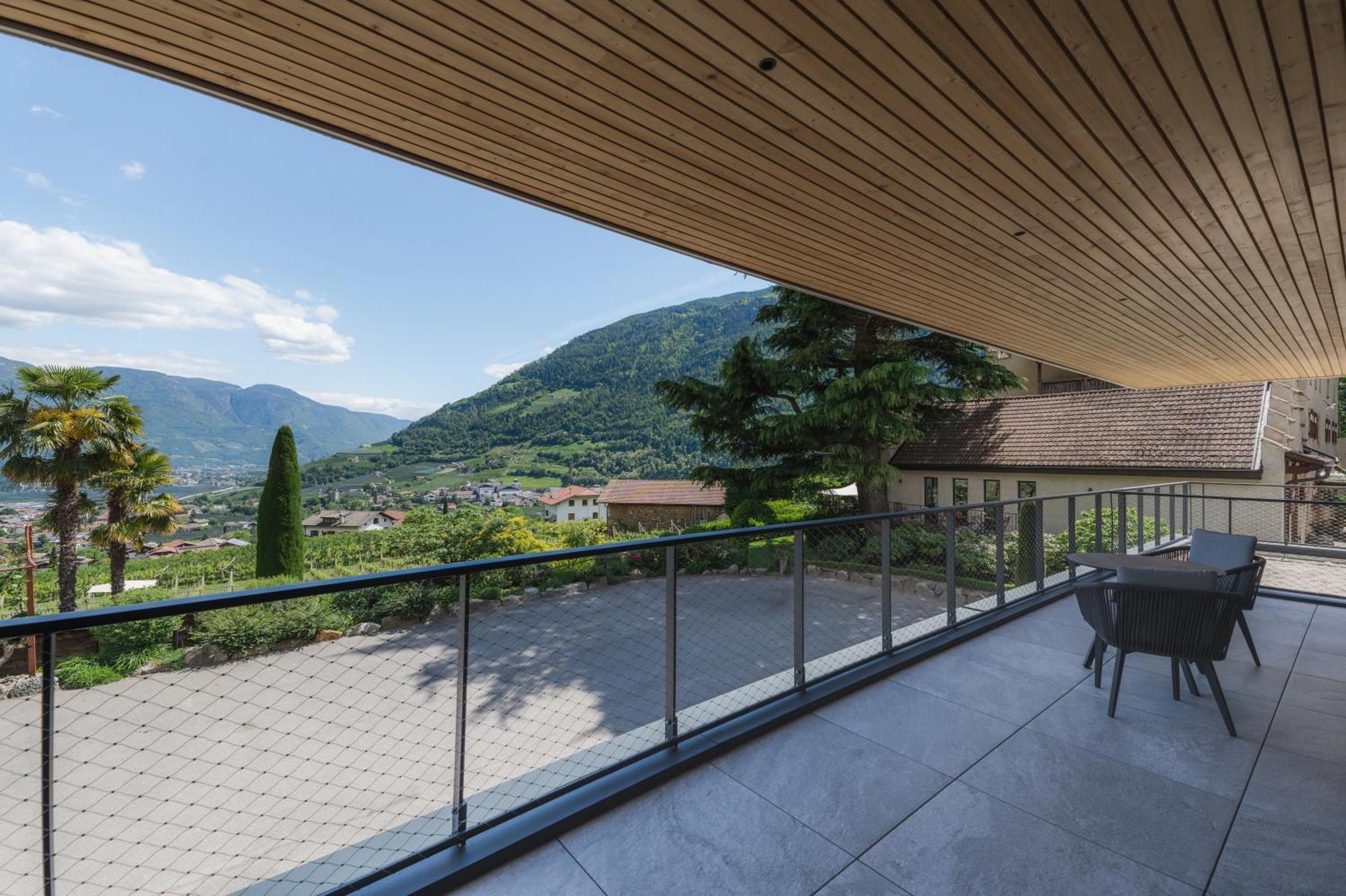 Schloss Plars Wine & Suites Lagundo Exteriör bild